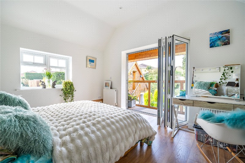 Highlands Road, Farnham, Surrey, GU9