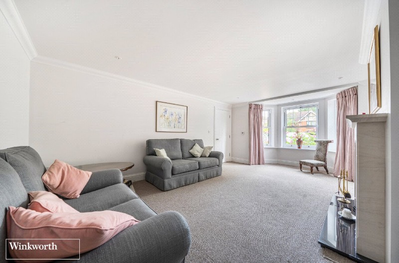 Dorchester Road, Hook, Hampshire, RG27