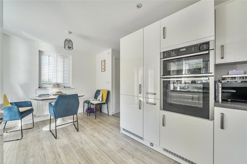 Cascade Way, Farnham, Surrey, GU9