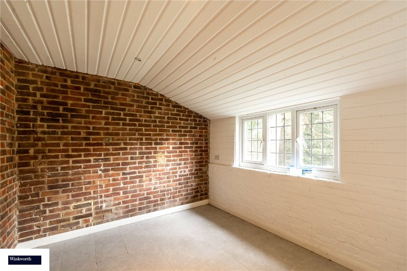 Oatlands Chase, Weybridge, Surrey, KT13