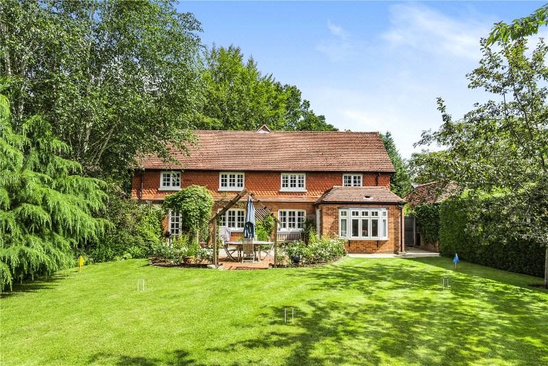 5 bedroom property for sale in Farnham Road, Holt Pound, Farnham, GU10