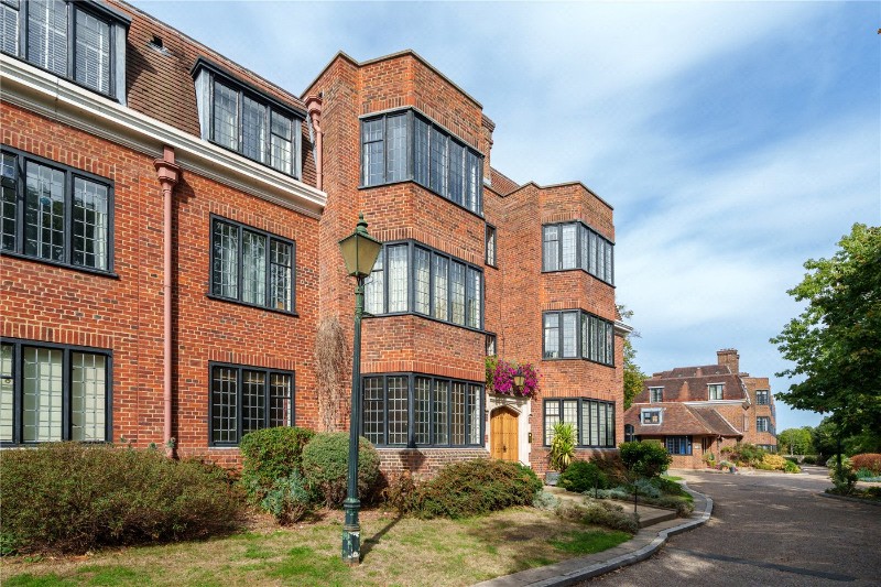 Manor Fields, London, SW15