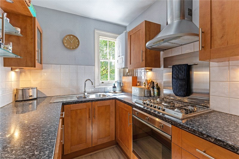 Larkhall Rise, London, SW4