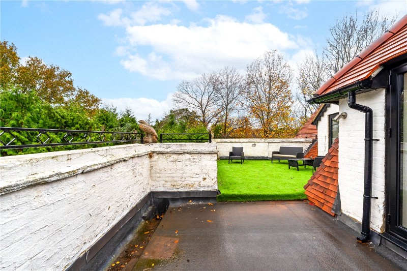 Cobbetts Hill, Weybridge, Surrey, KT13