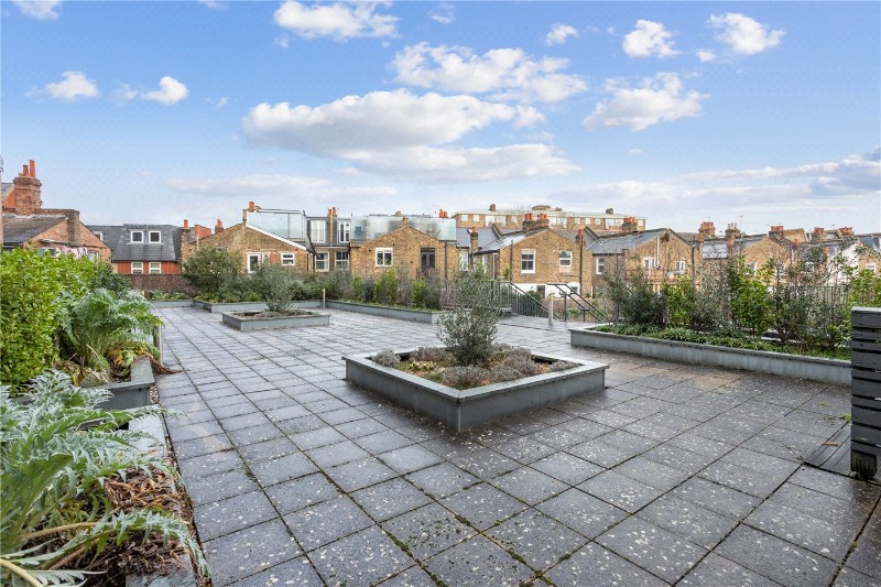 Tooting High Street, London, SW17