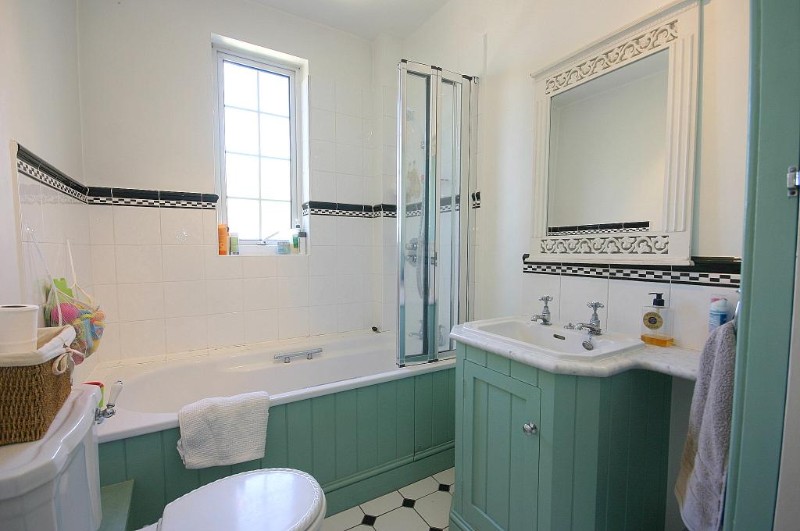 Gloucester Court, Kew Road, Kew, TW9