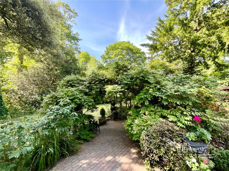 Rothesay Drive, Highcliffe, Christchurch, Dorset, BH23