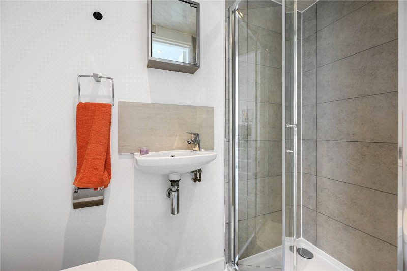 Bloemfontein Road, London, W12