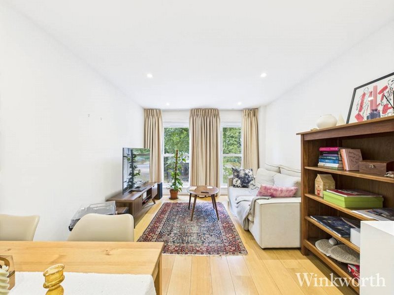 Gunnersbury Avenue, Ealing, London, UK, W5