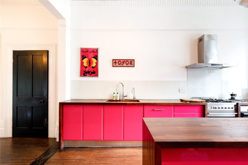 Avenue Crescent, London, W3