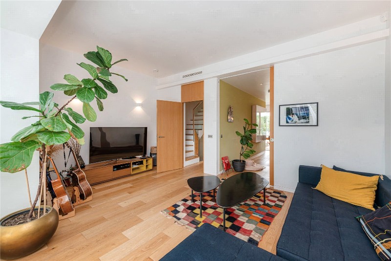 Pangbourne Avenue, London, W10