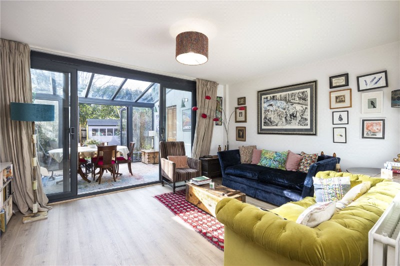 Arnal Crescent, London, SW18