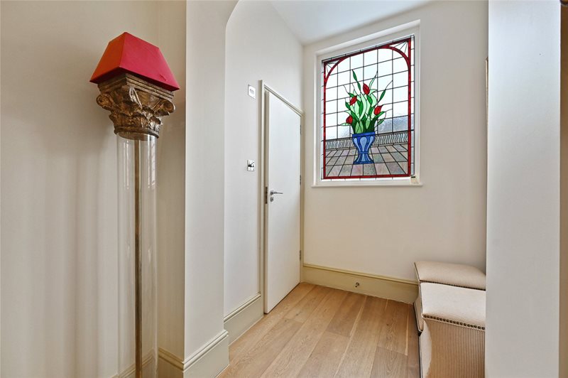 Warbeck Road, London, W12