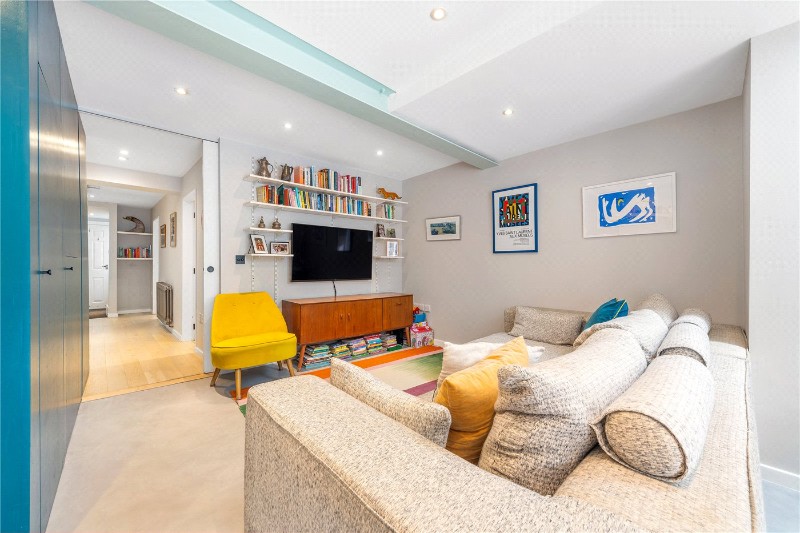 Lyndhurst Way, Peckham Rye, London, SE15