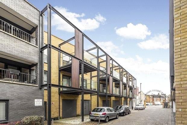 Chiltonian Mews, London, SE13