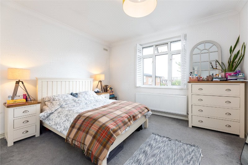 Dounesforth Gardens, London, SW18