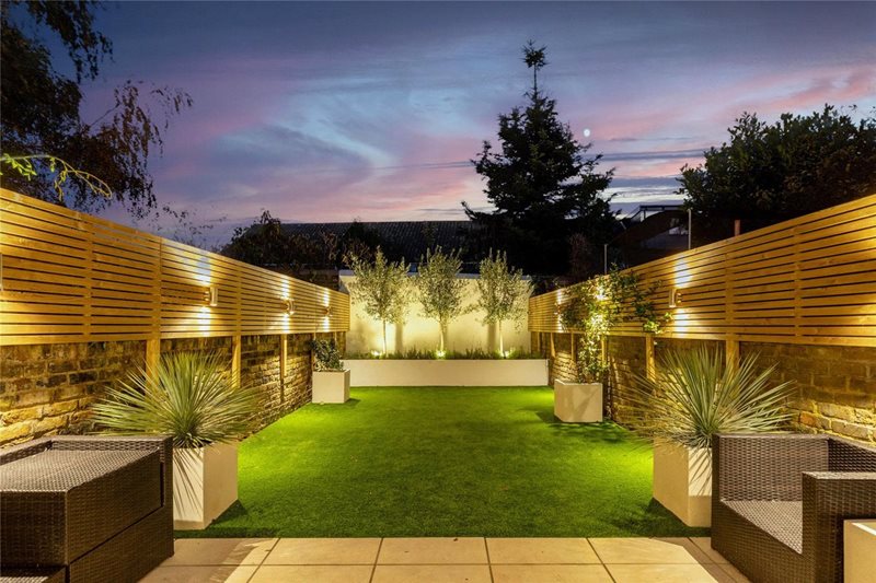 Dyers Lane, London, SW15