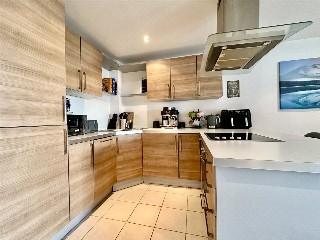 Le Petit Manoir, 70 Lansdowne Road, Bournemouth, Dorset, BH1