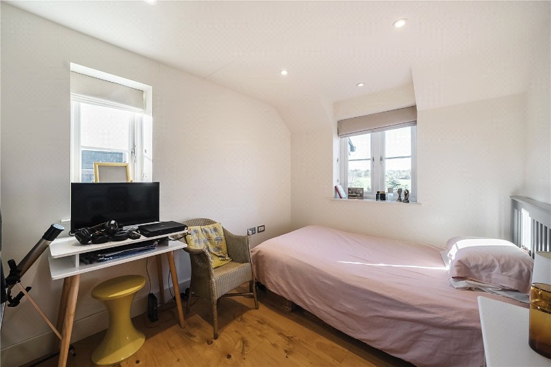 Tilford Street, Tilford, Farnham, Surrey, GU10
