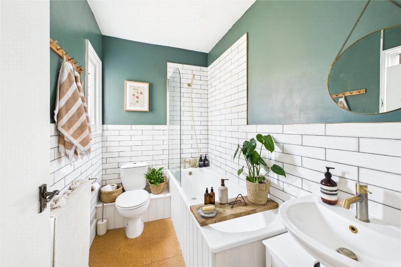 Holmdene Avenue, London, SE24