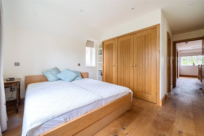 East Bridge Close, Tilford, Farnham, Surrey, GU10