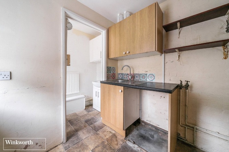 Wallis Road, Fairfields, Basingstoke, RG21