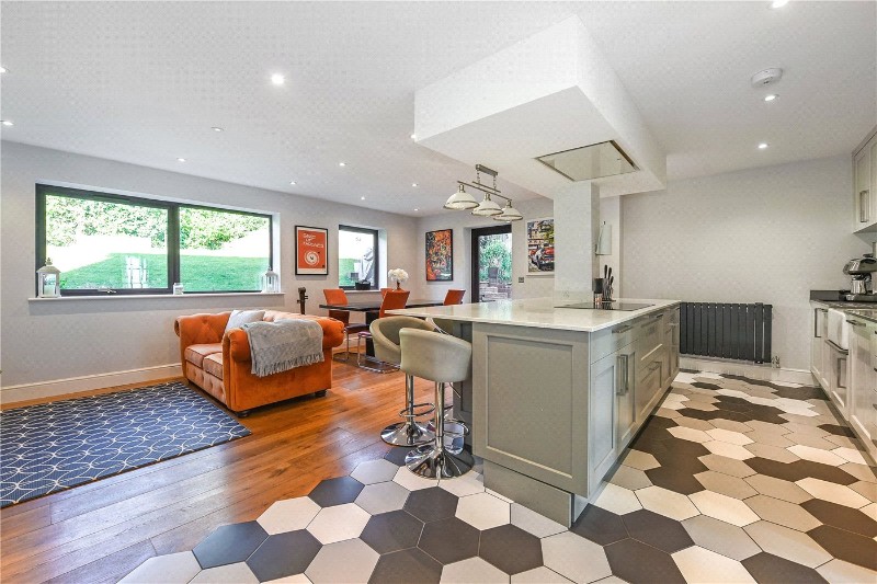 Parliament Place, Winchester, Hampshire, SO22