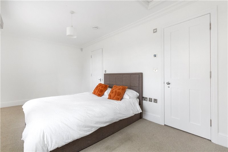 Wandsworth Road, London, SW8