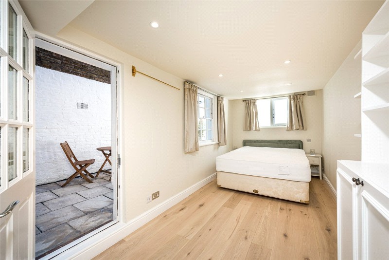 Charlwood Place, London, SW1V