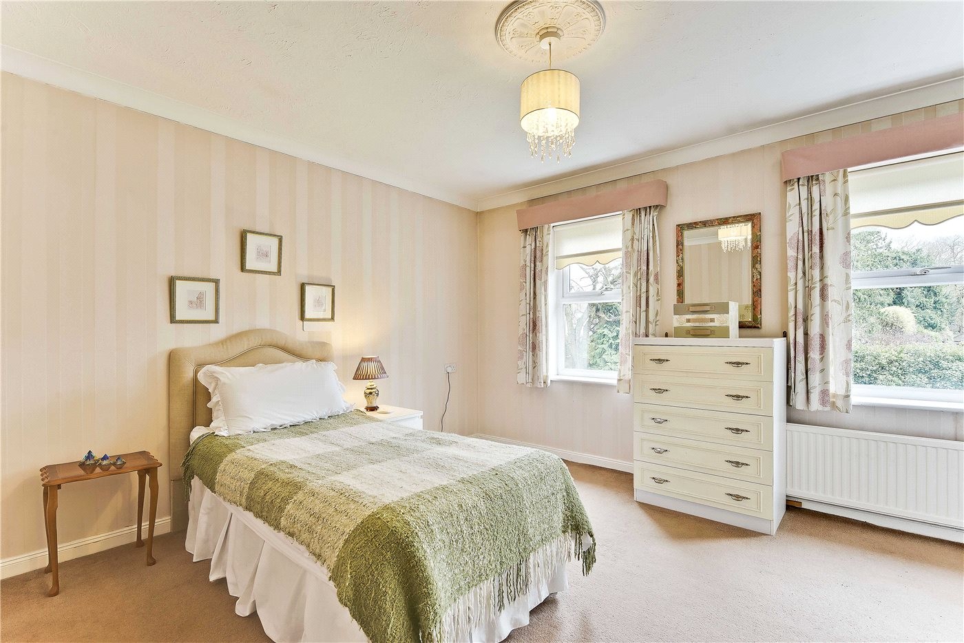 1 bedroom property for sale in Fairlawn, Hall Place Drive, Weybridge