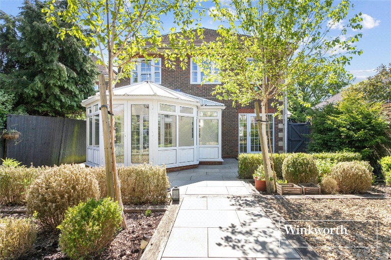 Meadowbanks, Arkley, EN5
