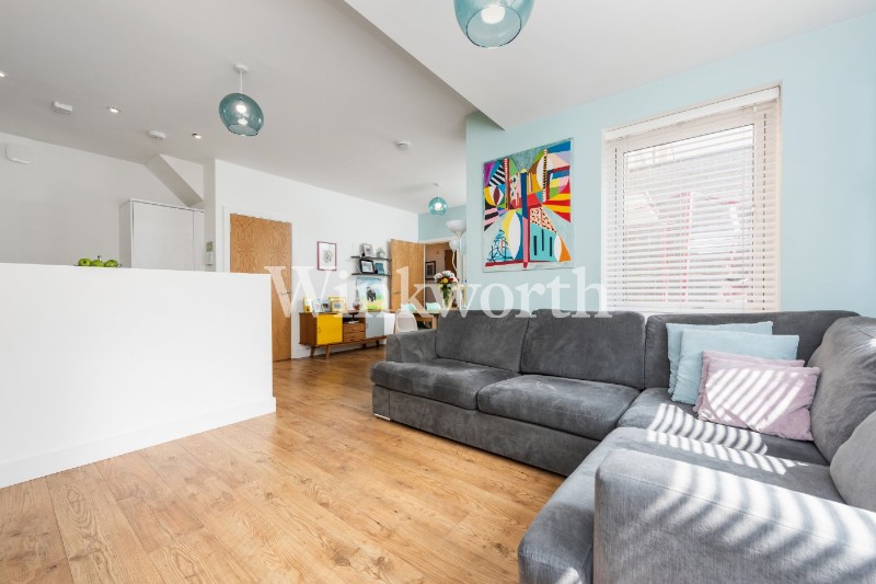 Wells Mews, London, N11