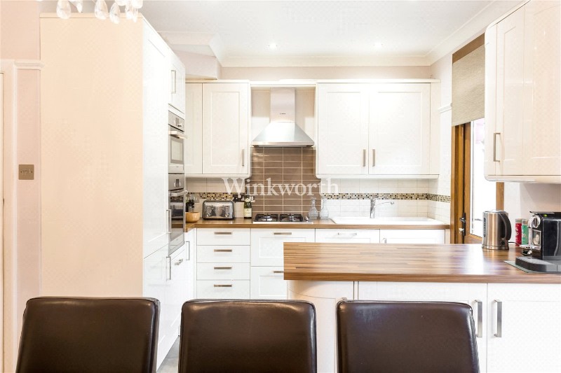 River Avenue, London, N13