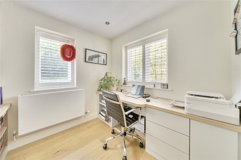 Moor Park Way, Farnham, Surrey, GU9