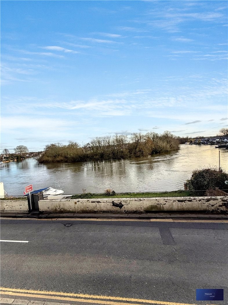 Russell Road, Shepperton, Surrey, TW17