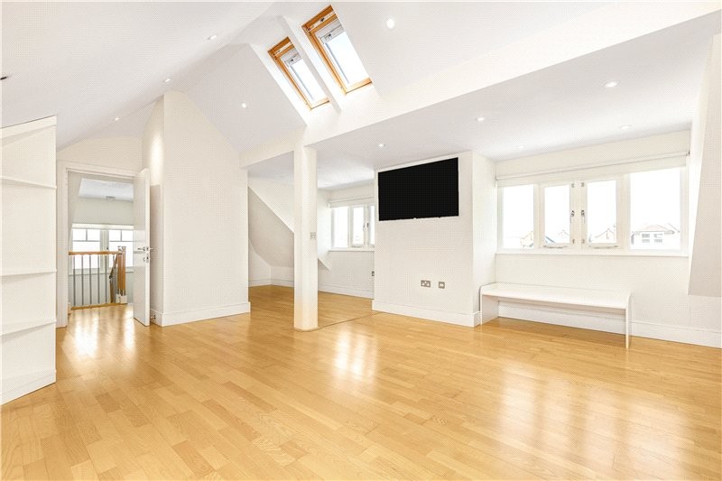 Beverley Close, Barnes, London, SW13