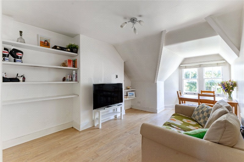 Larkhall Rise, London, SW4
