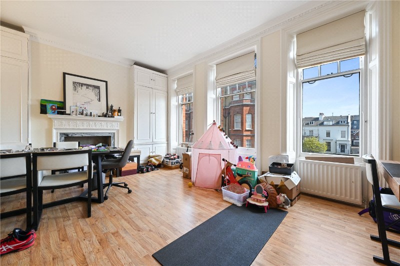 Wynnstay Gardens, London, W8