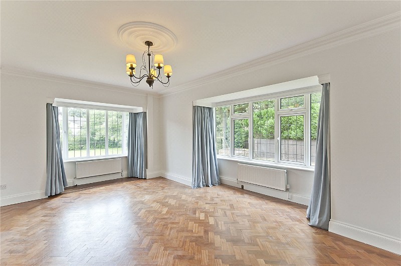 Oatlands Chase, Weybridge, Surrey, KT13