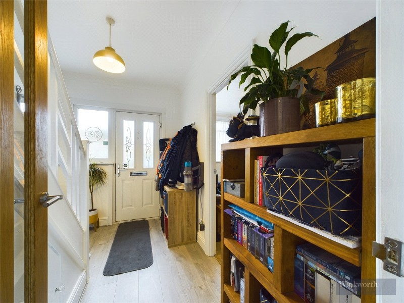 Parbury Rise, Chessington, KT9
