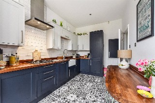 Alison Way, Winchester, Hampshire, SO22