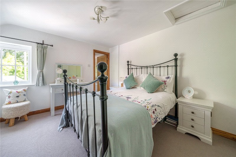 Aveley Lane, Farnham, Surrey, GU9