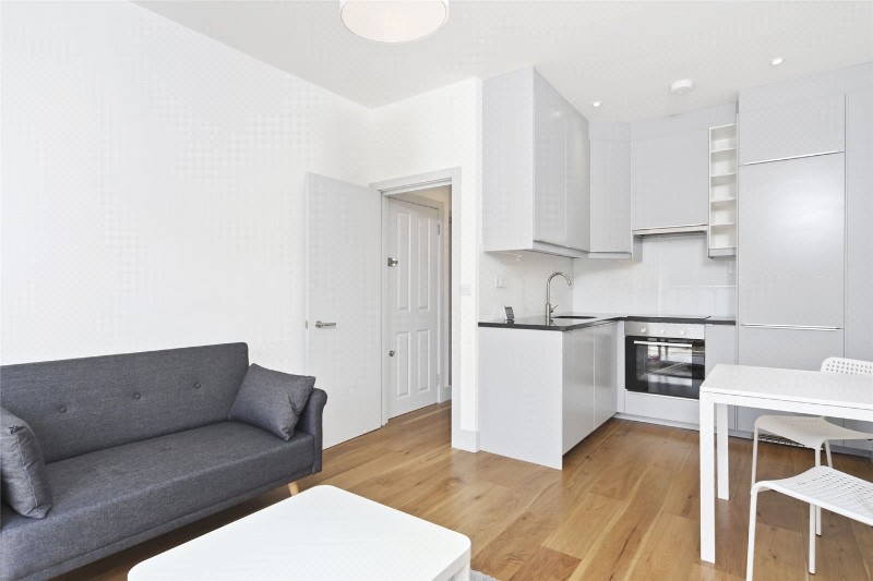St Stephens Ave, London, W12