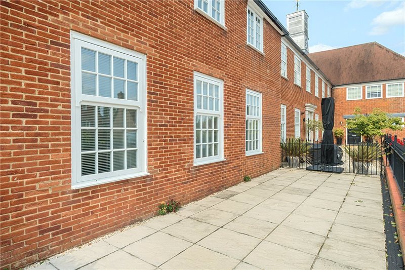Burnham Square, Upper Froyle, Alton, Hampshire, GU34