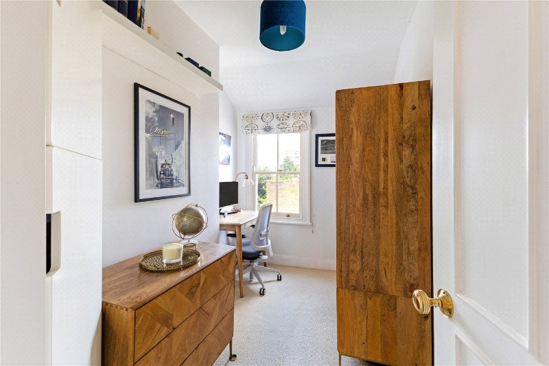 Larkhall Rise, London, SW4