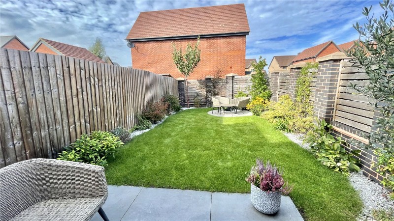 Buzzard Close, Stratford-upon-Avon, Warwickshire, CV37