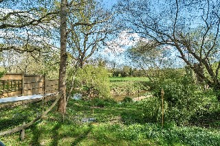 Farnham Road, Sleaford, Hampshire, GU35