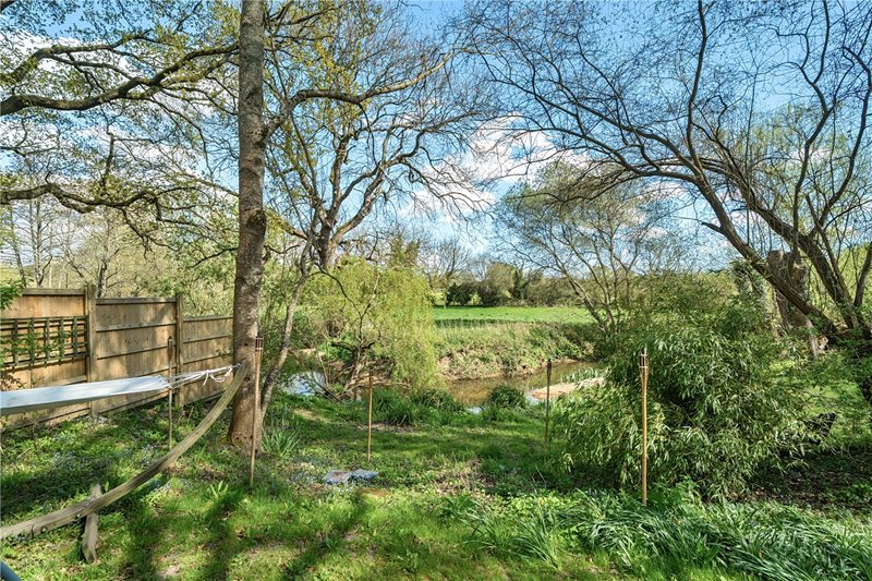 Farnham Road, Sleaford, Hampshire, GU35
