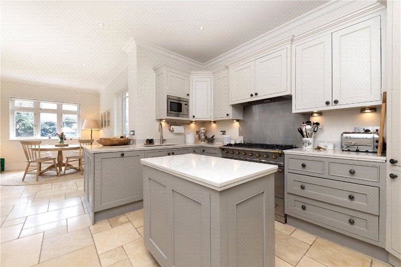 Daylesford Avenue, London, SW15