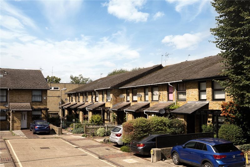 Normanby Close, London, SW15